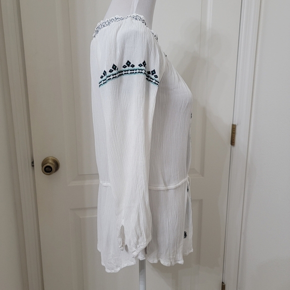 Neiman Marcus Size M White Crepe-y Blouse w/ Navy & Bright Turquoise Embroidery - Picture 4 of 14